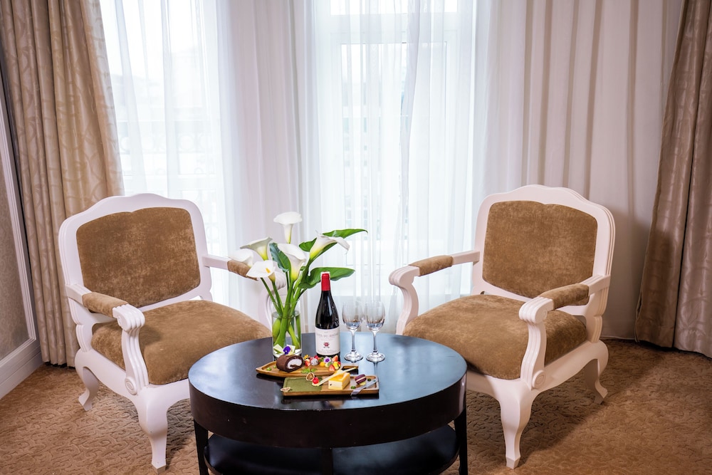 Executive Suite, 1 King Bed - Photo 4