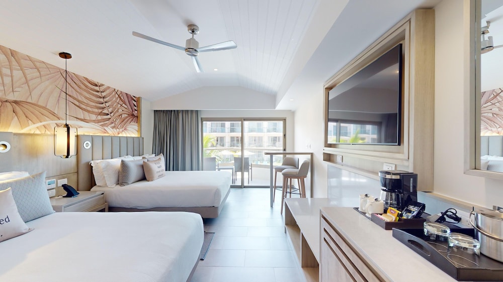 Luxury Pool View Room King