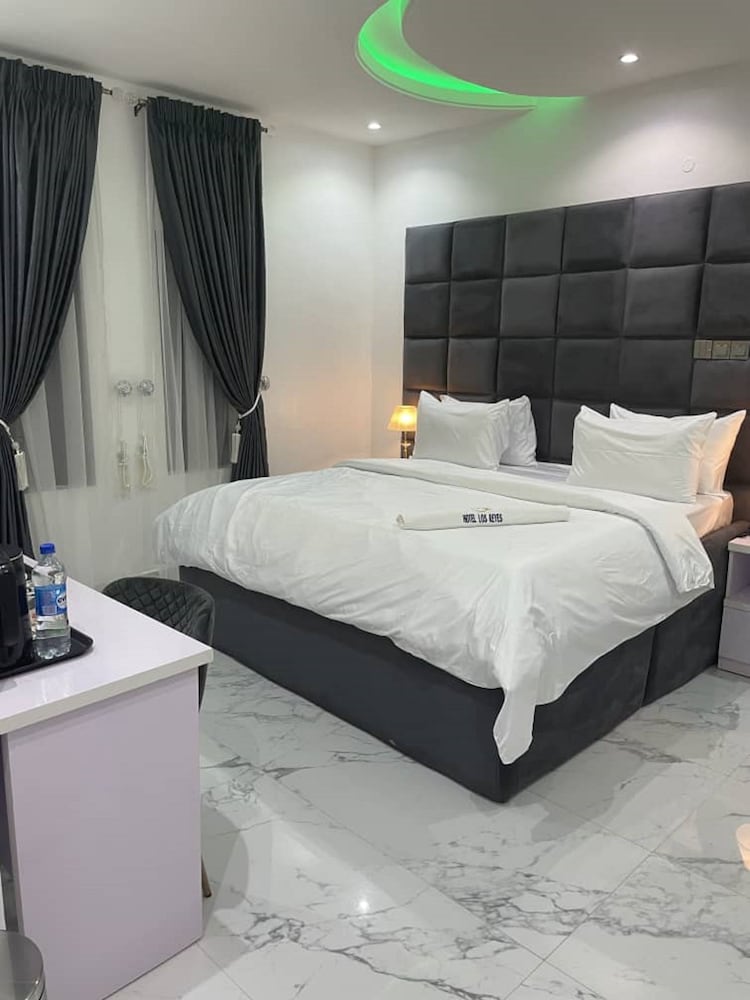 Deluxe Room - Photo 4