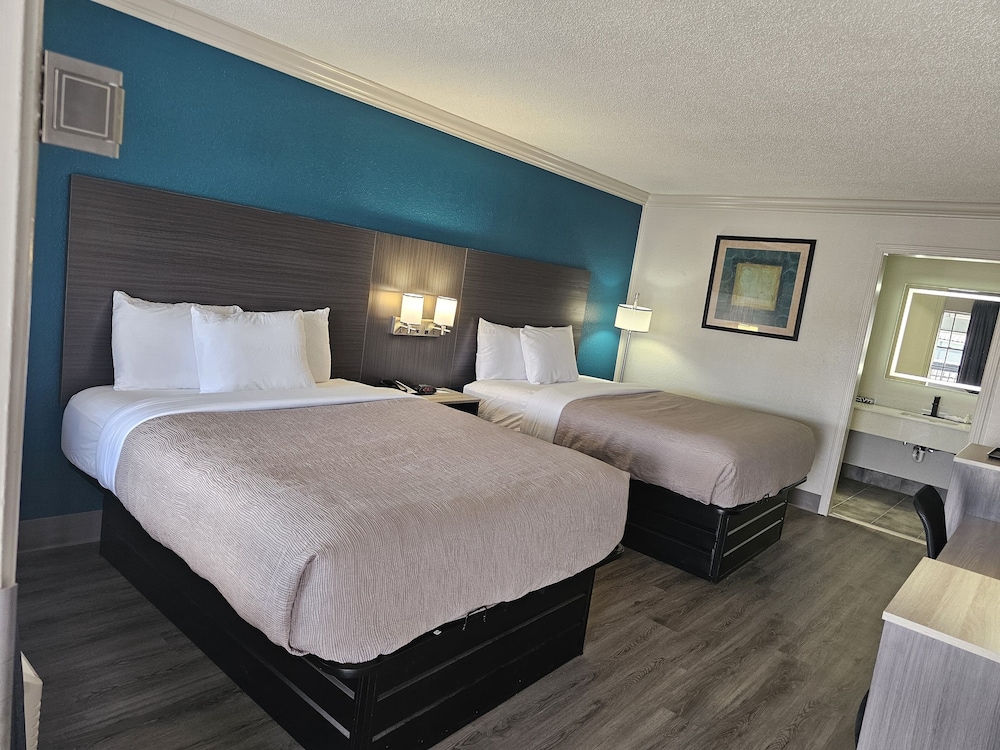 Room, 2 Double Beds, Accessible, Non Smoking photo 1