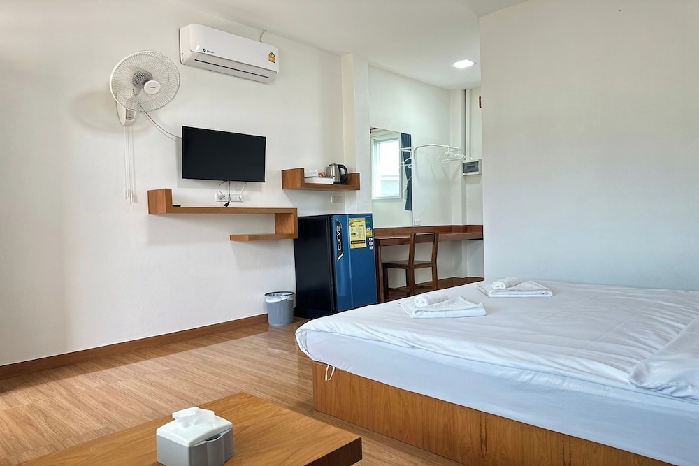 Deluxe Room - Photo 10