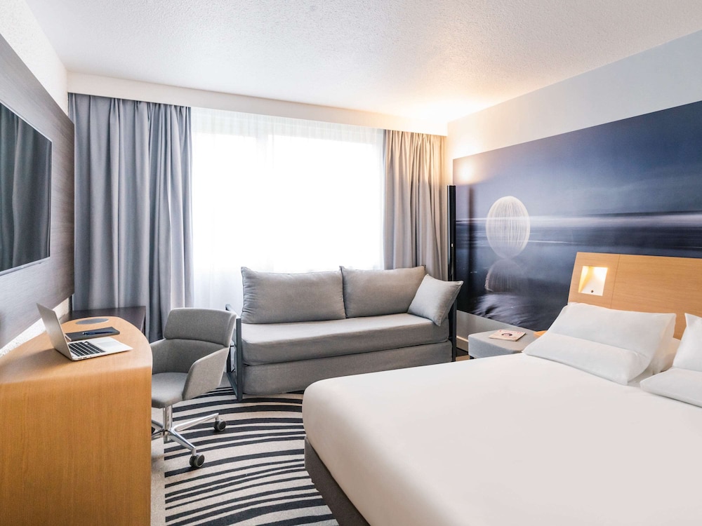 Classic Room, Multiple Beds, Pool View