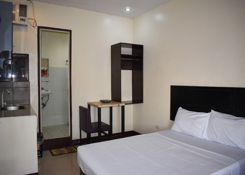 Deluxe Room - Photo 19