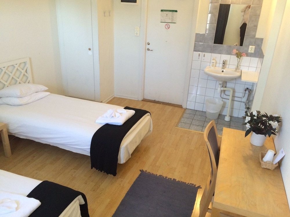 Economy Double Room, Shared Bathroom photo 1