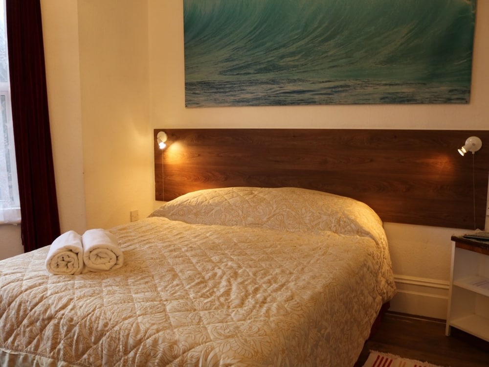 Basic Triple Room, Private Bathroom, Courtyard View photo 1