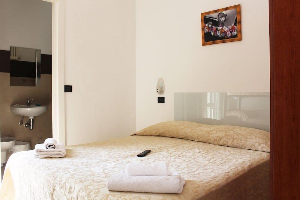 Basic Double or Twin Room, Balcony photo 1
