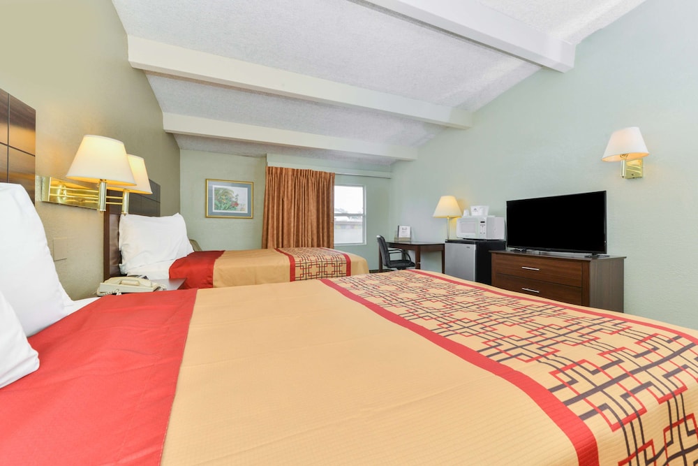Room, 2 Double Beds, Non Smoking - Photo 2