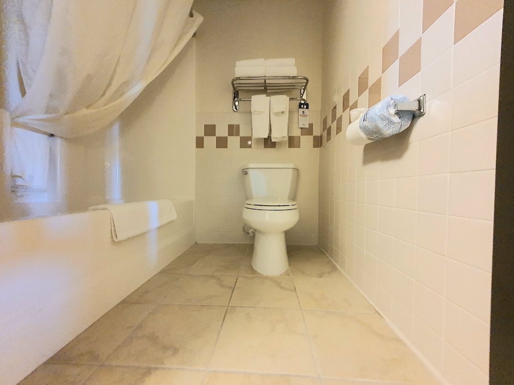 Luxury Room, 1 King Bed, Jetted Tub, Non Smoking. - Photo 4