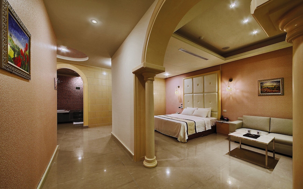 Deluxe Double Room, Non Smoking, Jetted Tub photo 3