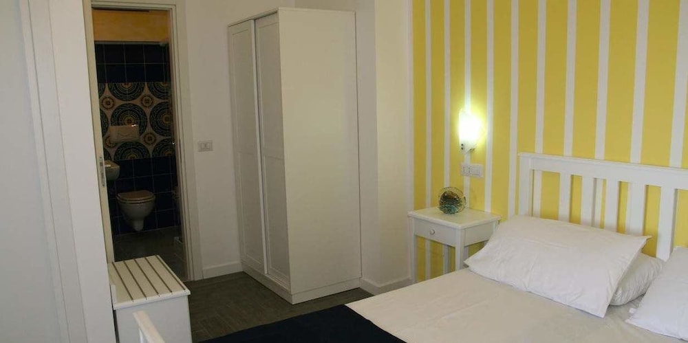 Economy Double Room, Sea View photo 3