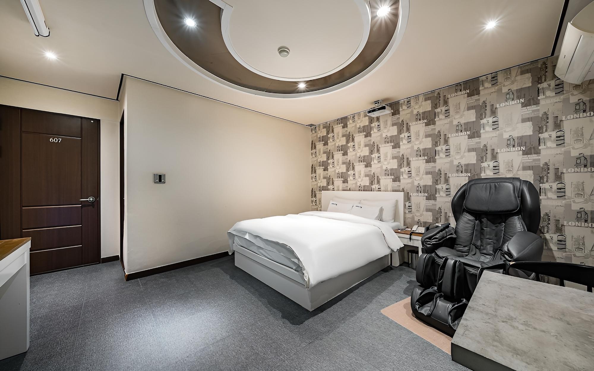 Room (Special Room (Massage)) - Photo 8