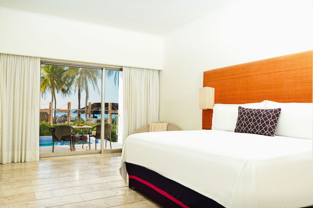 Deluxe King with pool sea view - Photo 3