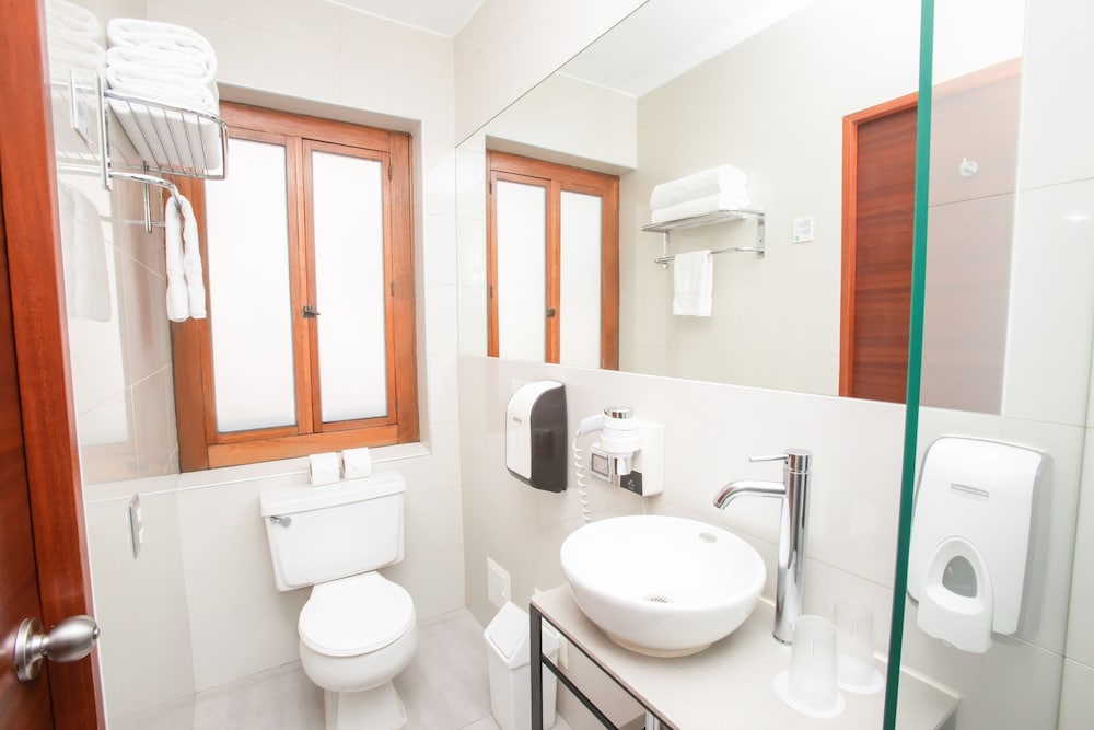 Traditional Room, 2 Twin Beds, City View - Photo 5