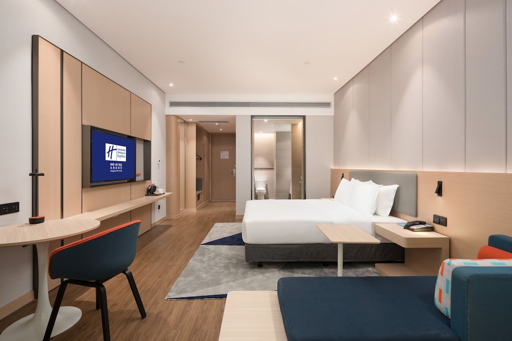 Standard Room, 1 King Bed (Extra Floor Space) - Photo 1