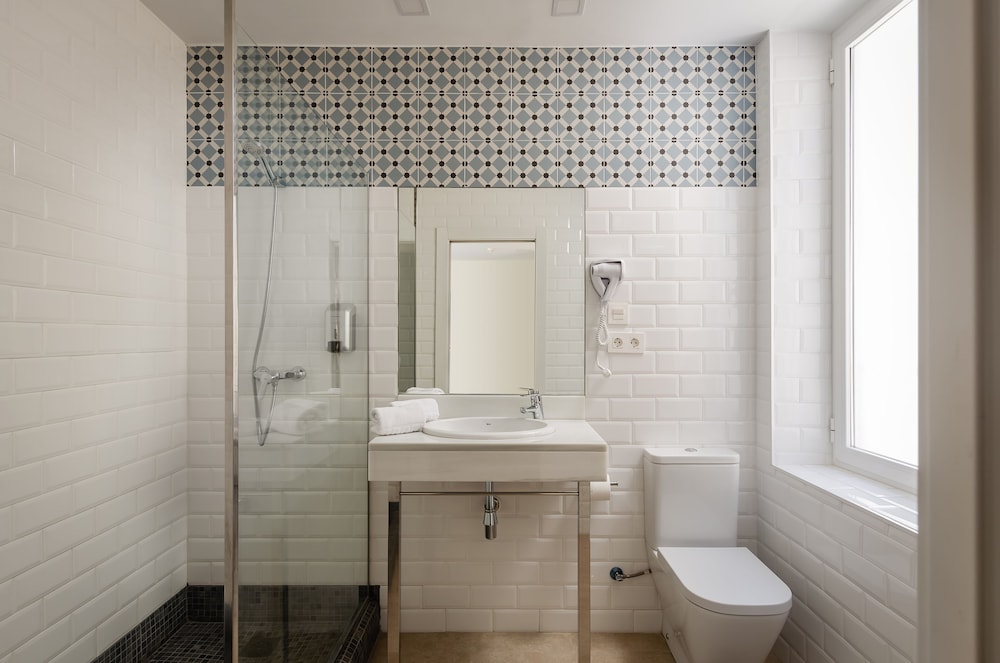 Double Room - Photo 18