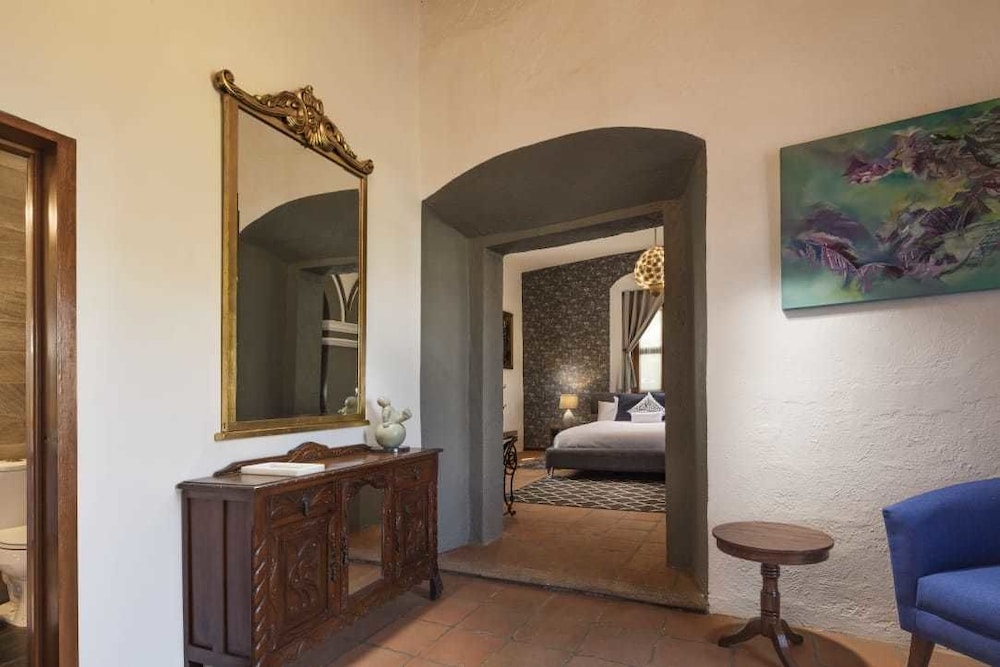 Luxury Suite, 1 King Bed photo 3