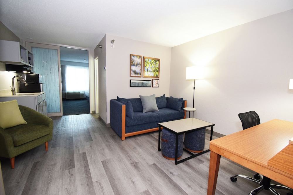 Suite, 1 King Bed with Sofa bed, Non Smoking (Upgrade) - Photo 2