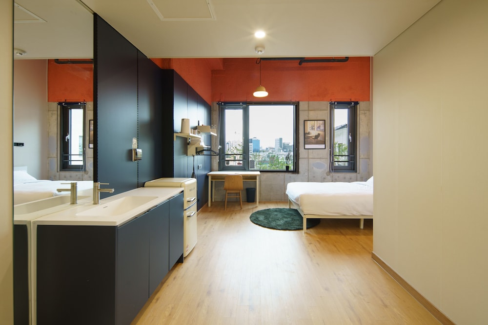 Deluxe Double Room - Photo 9