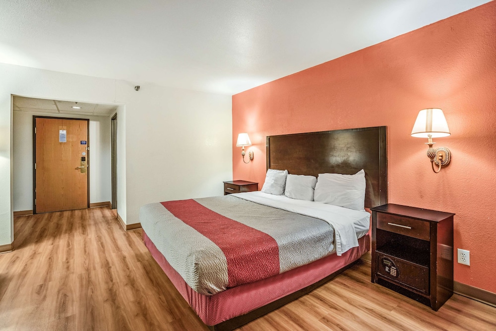 Deluxe Suite, 1 King Bed, Accessible, Non Smoking - Photo 4
