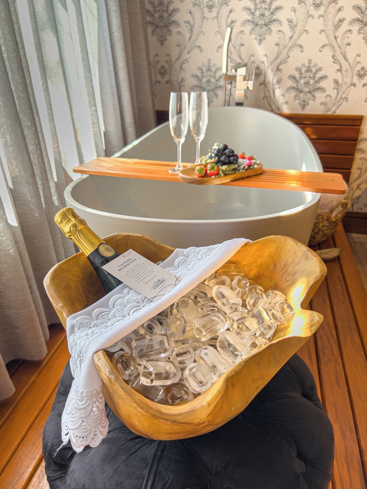 Romantic Suite, 1 Queen Bed thumbnail 6