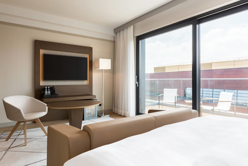 Comfort Room, 1 King Bed with Sofa bed, Balcony