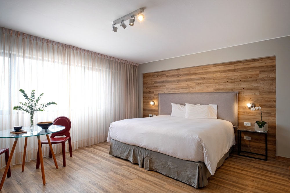 Junior Studio Suite, 1 King Bed, Air conditioning, City View
