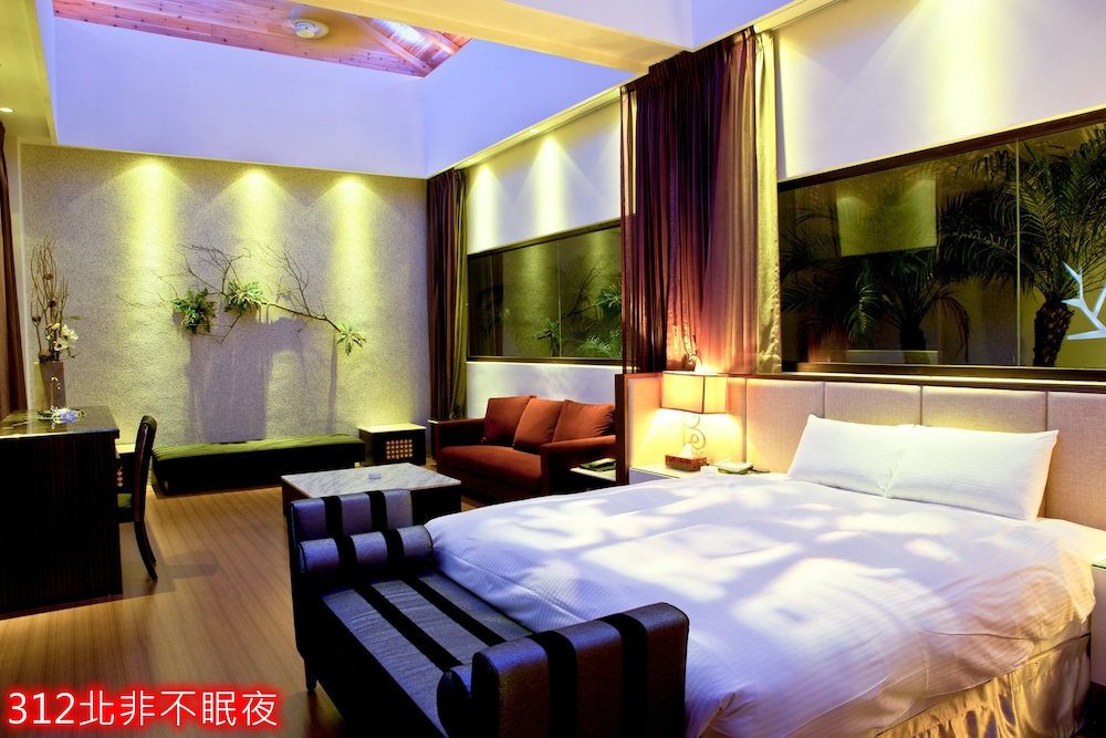 Premium Double Room, 1 King Bed photo 1