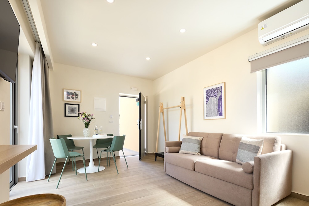 Executive Suite, 1 King Bed with Sofa bed photo 3