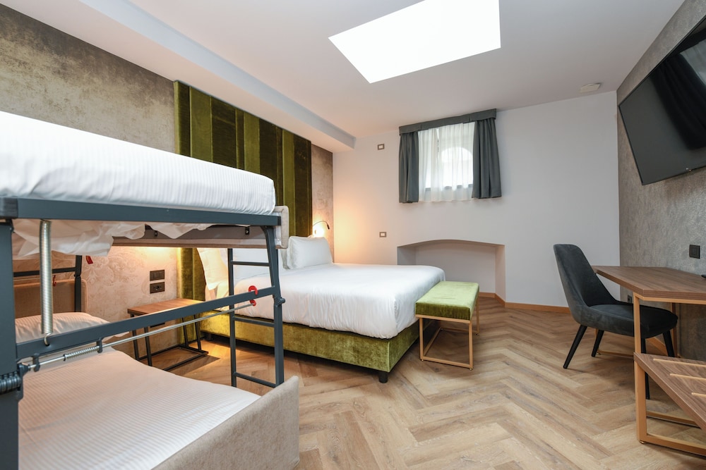 Superior Quadruple Room - Photo 1