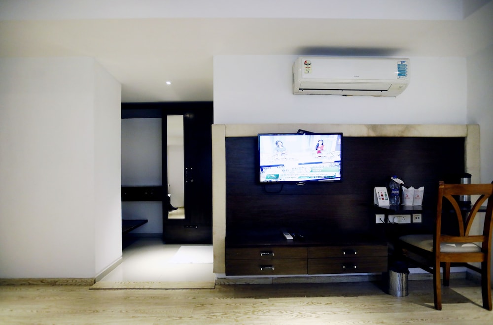 Superior Double Room, Refrigerator, City View photo 2