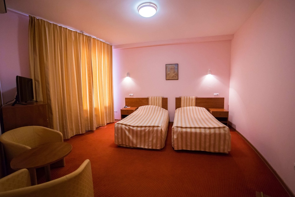 Standard Double or Twin Room photo 1