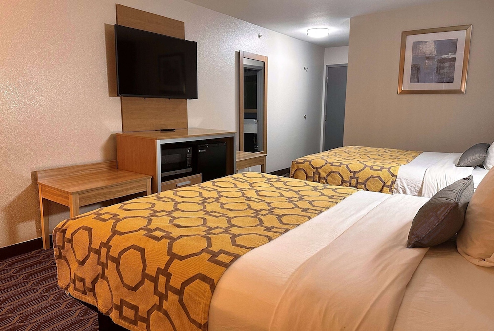 Room, 2 Queen Beds - Photo 5
