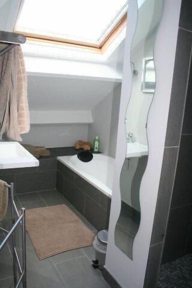 Room (8) photo 3