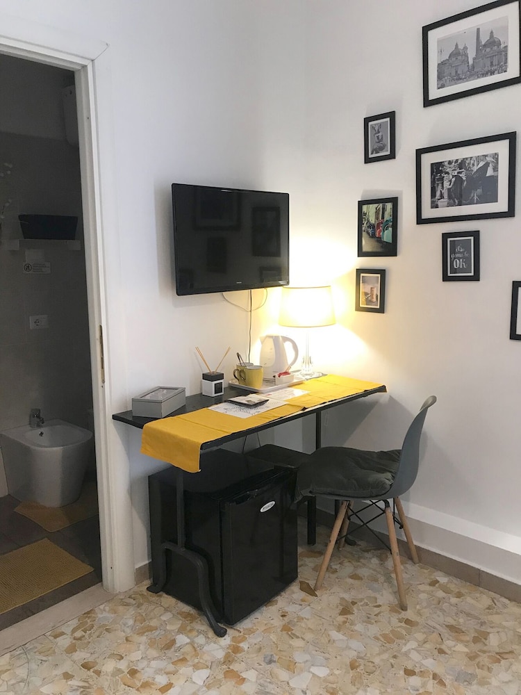 Standard Double or Twin Room photo 3