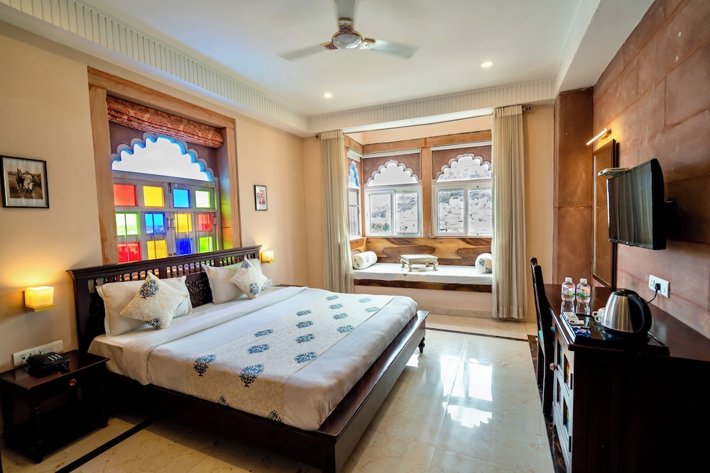 Fort View Superior Room with Jharokha, King Bed ( 2nd Floor )