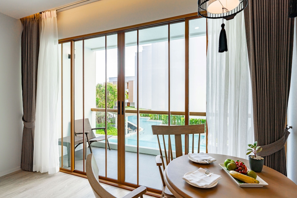 Deluxe Double Room, Pool View - Photo 6