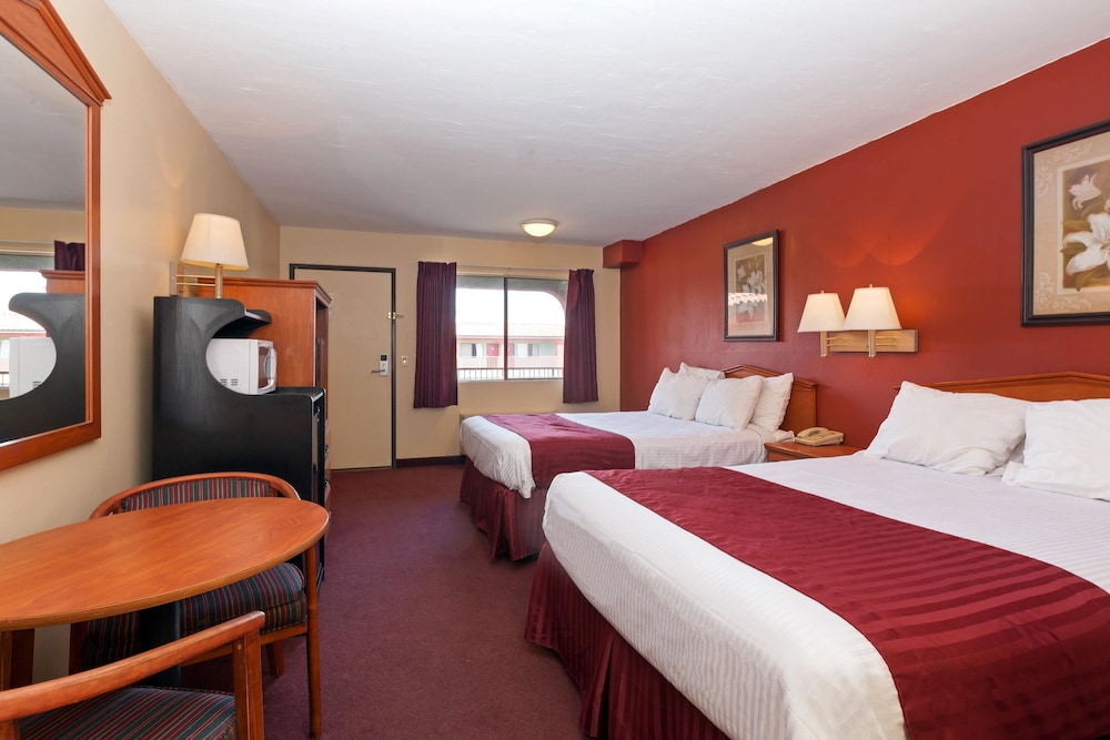 Deluxe Room, 2 Queen Beds, Non Smoking - Photo 1