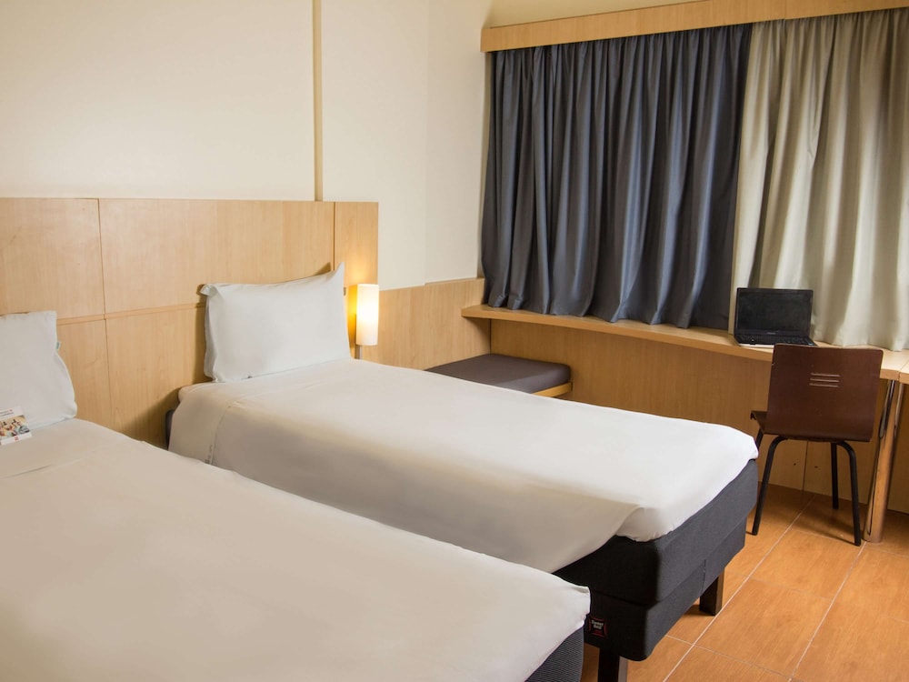 Standard Room, Multiple Beds - Photo 2
