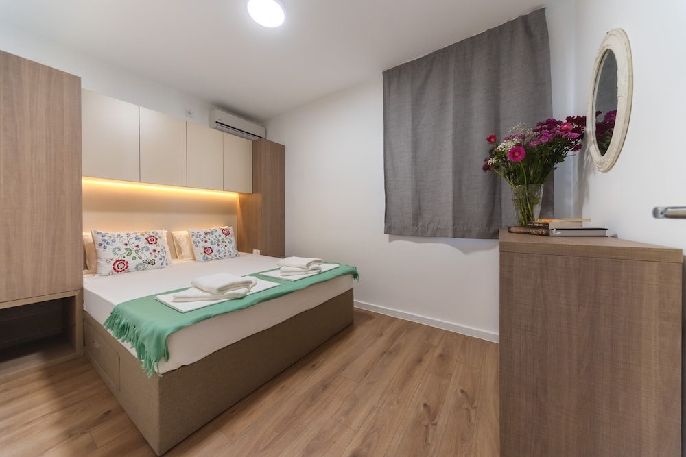 Classic Apartment, 1 Bedroom, Non Smoking, Partial Sea View photo 1