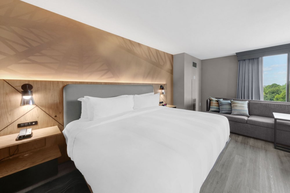 Room, 1 King Bed (Hearing Accessible) - Photo 4