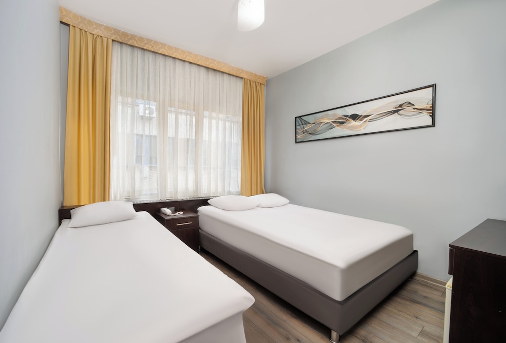 Standard Double or Twin Room photo 1