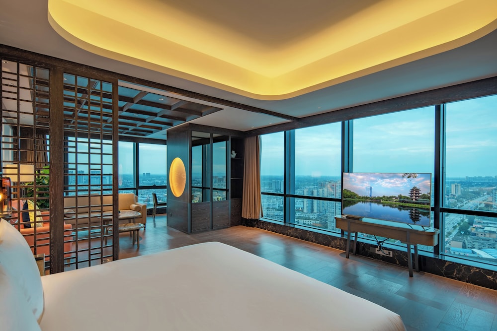 Basic Suite photo 2