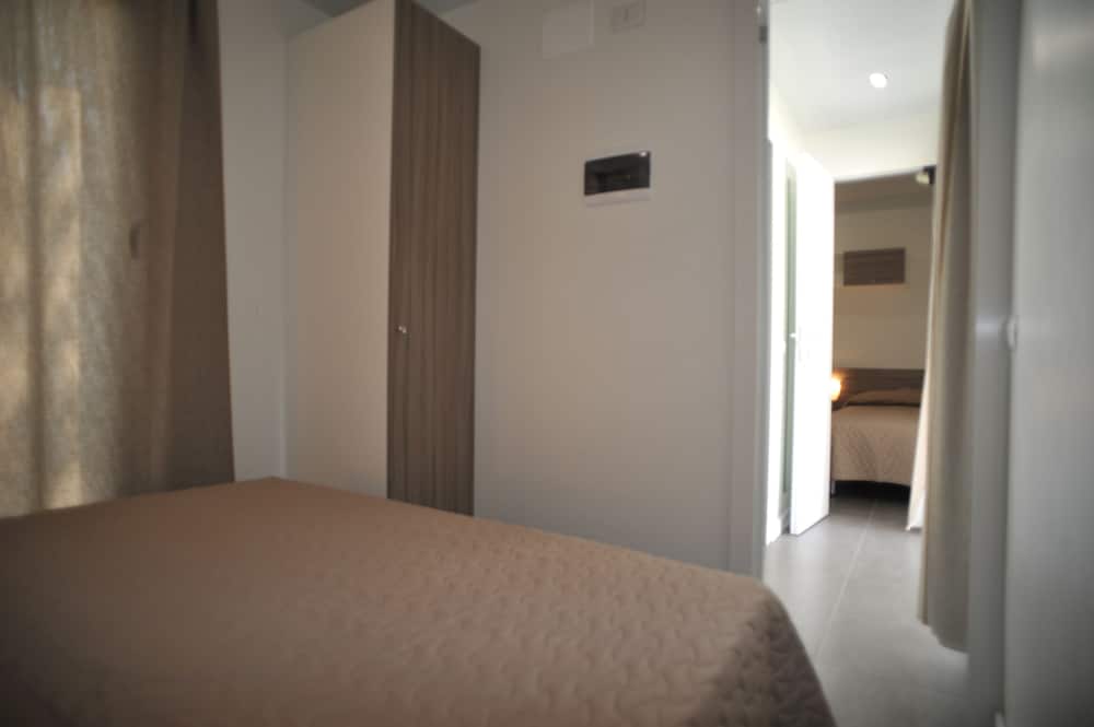 Family Mobile Home, 2 Bedrooms, Kitchenette, Partial Ocean View