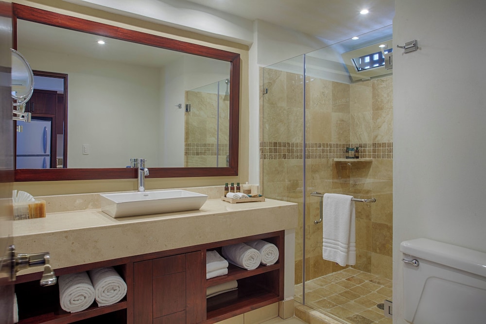 Deluxe Studio, 1 King Bed, Non Smoking, Ocean View (Kitchenette, Balcony) - Photo 8