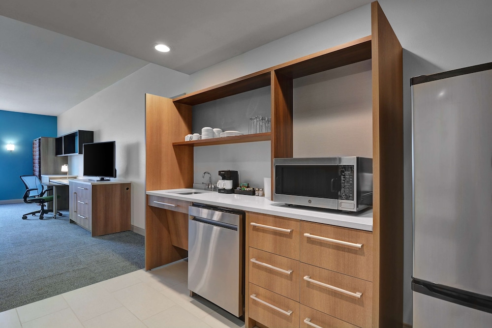 Standard Studio Suite, 1 King Bed, Accessible, Non Smoking (Roll-In Shower) - Photo 6