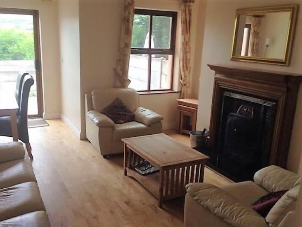 House, 3 Bedrooms photo 2