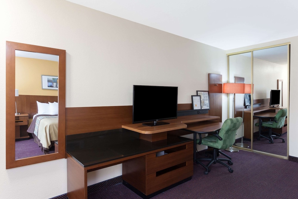 Room, 2 Queen Beds - Photo 2