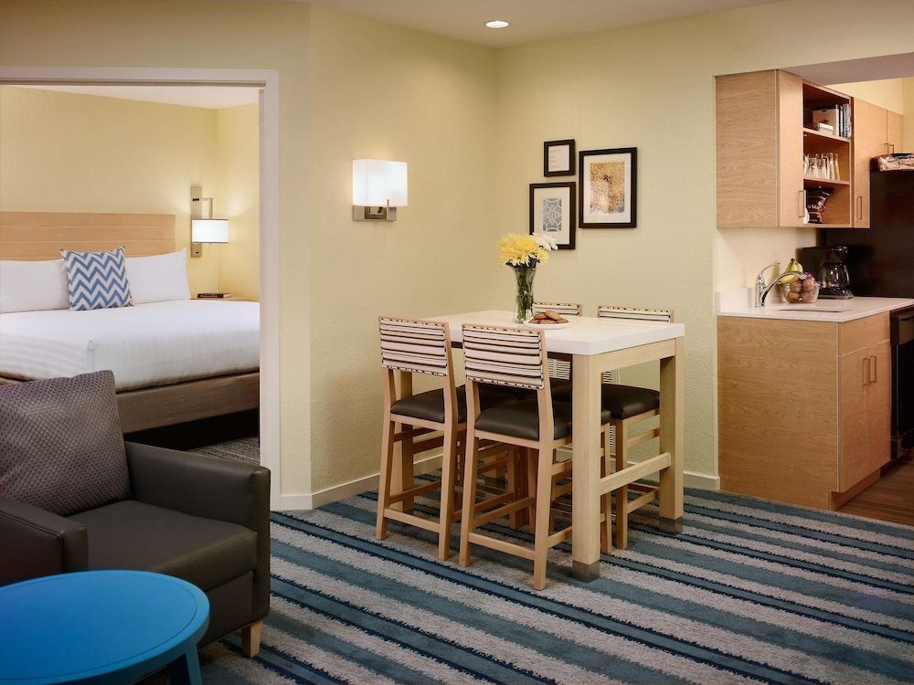 Superior Suite, 1 King Bed with Sofa bed - Photo 1