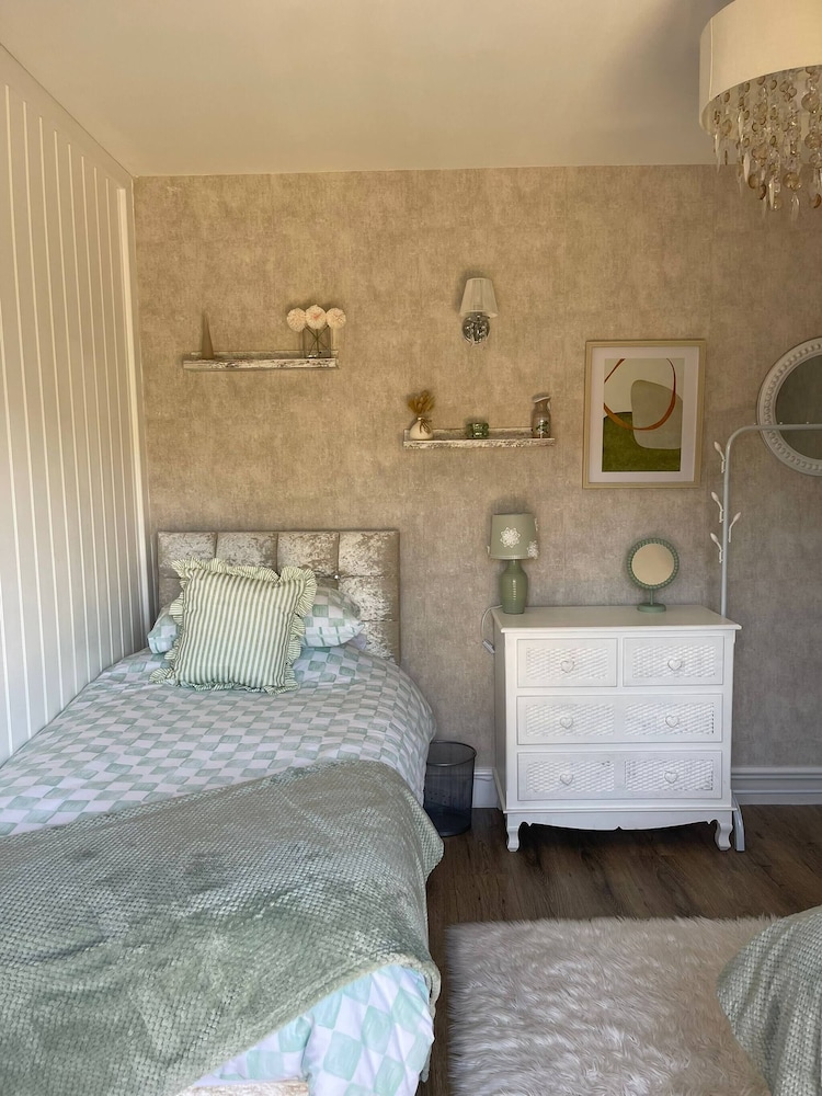 Staysolihull, Large Spacious Corner House,, 사진 6