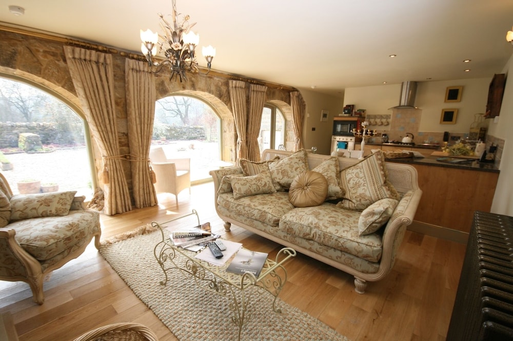 Apartment, 2 Bedrooms, Ground Floor (The French) photo 1